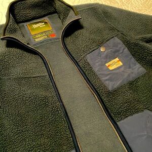 This is an awesome Howler Bros zip up jacket. men’s size small.